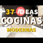 Cocina negra y madera de Ikea: la combinación perfecta para un estilo moderno.