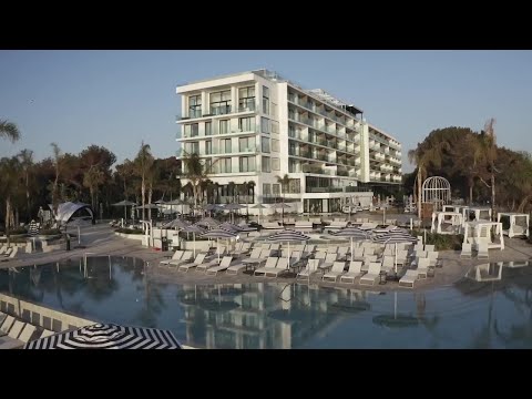 7 Pines Resort Ibiza: Un Hotel de Lujo en la Isla Blanca