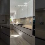 Cocina con pared de cristal: Diseño moderno y funcional