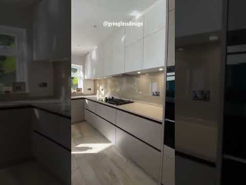 Cocina con pared de cristal: Diseño moderno y funcional