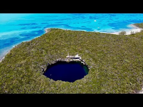 Descubre los impresionantes Blue Holes de las Bahamas