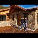 Cabaña de Piedra y Madera: Un Refugio Rústico en la Naturaleza