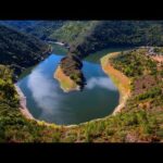 Pueblos Ribeira Sacra: Descubre la belleza del interior gallego.