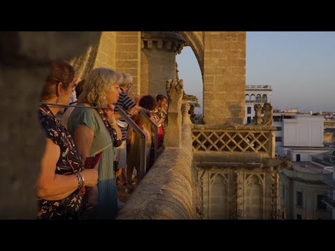 Visita la impresionante Puerta de San Miguel de la Catedral de Sevilla