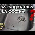 Cómo solucionar el atasco de la pila de la cocina