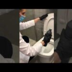 Cómo limpiar la cisterna del WC utilizando salfumán