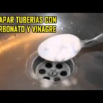 Solución efectiva para desatascar el fregadero utilizando bicarbonato