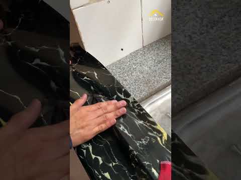 Renueva tu cocina con papel pintado en los muebles