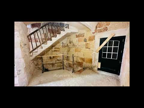El majestuoso edificio Marina Mahón: una joya arquitectónica en pleno corazón de Menorca