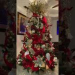 Un original árbol de Navidad con ramas naturales: la alternativa perfecta para una decoración única