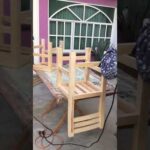 El complemento perfecto para tu balcón: Conjunto de mesa y sillas para disfrutar al aire libre