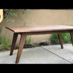 La elegancia intemporal de una mesa rectangular de madera maciza