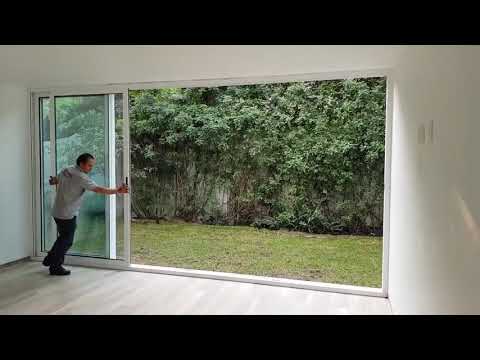 La elegancia del aluminio blanco en las puertas de jardín