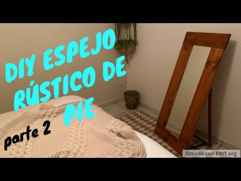 El encanto rústico del espejo de pie de madera natural