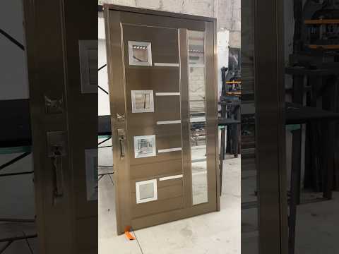 La elegancia atemporal de las puertas blancas de aluminio