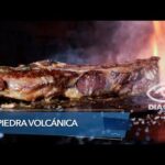 La fascinante experiencia de cocinar sobre una parrilla de piedra volcánica