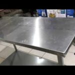 La versatilidad y resistencia de una mesa de trabajo de acero inoxidable