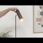 La elegancia de una lámpara de pie dorada: iluminación y estilo en tu hogar