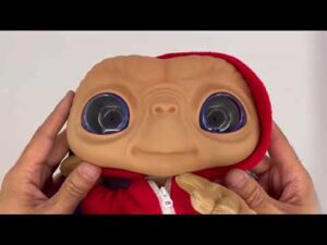 El icónico muñeco ET celebra su 40 aniversario
